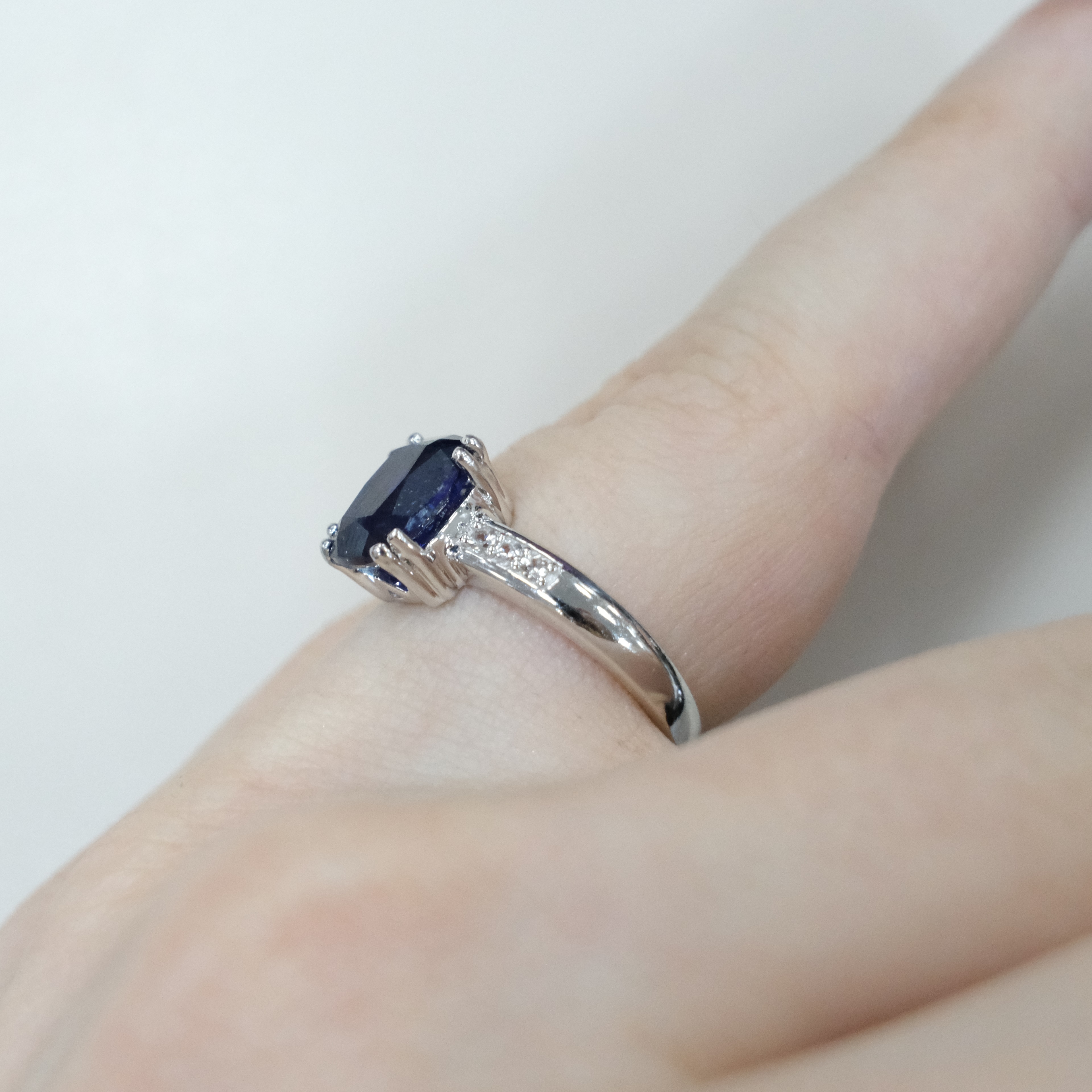 Серебряное кольцо с сапфиром